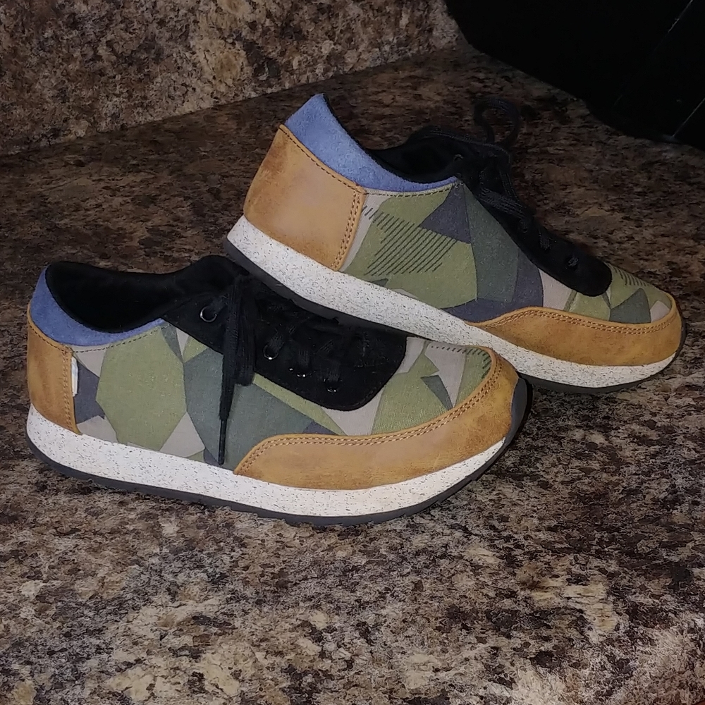TOMS🌱 Youth 2 Camo Lace up Sneakers - Picture 8 of 9